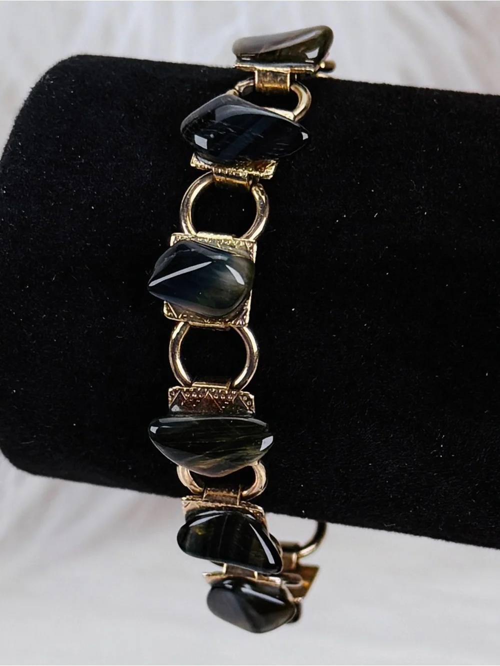 Vintage goldtone link square shaped tiger's eye beaded bracelet